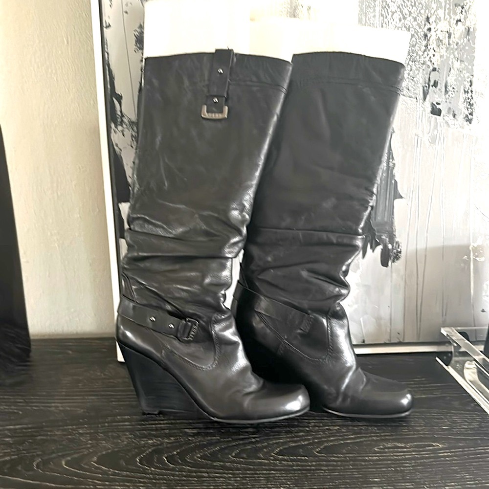 Guess Black Knee-High Heeled Boots with a Slouchy Design/ Pull boots